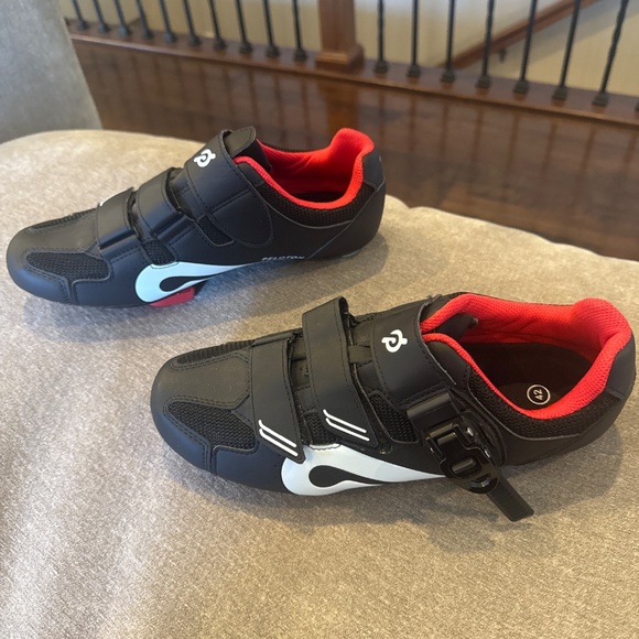 Peloton Cycling Shoes - Picture 2 of 5